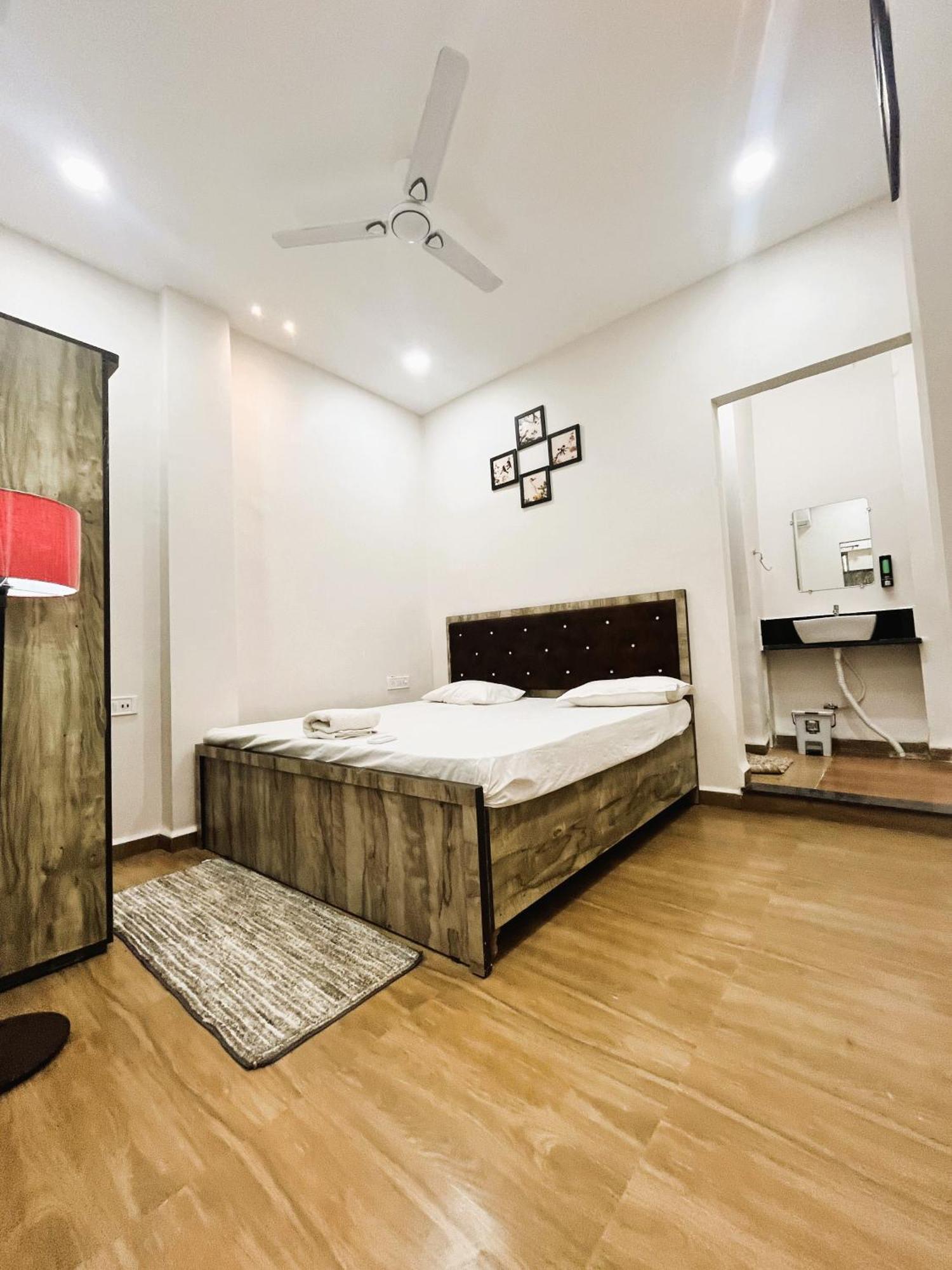 Shree Stay Inn Luxe' Holiday Home اوجاين المظهر الخارجي الصورة