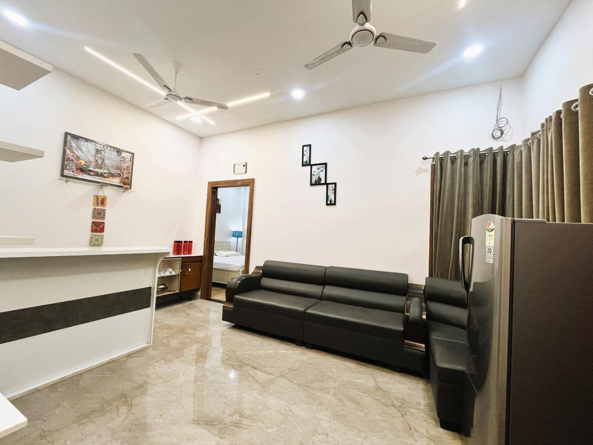 Shree Stay Inn Luxe' Holiday Home اوجاين المظهر الخارجي الصورة