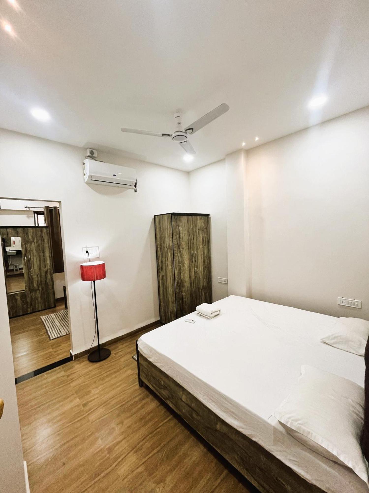 Shree Stay Inn Luxe' Holiday Home اوجاين المظهر الخارجي الصورة