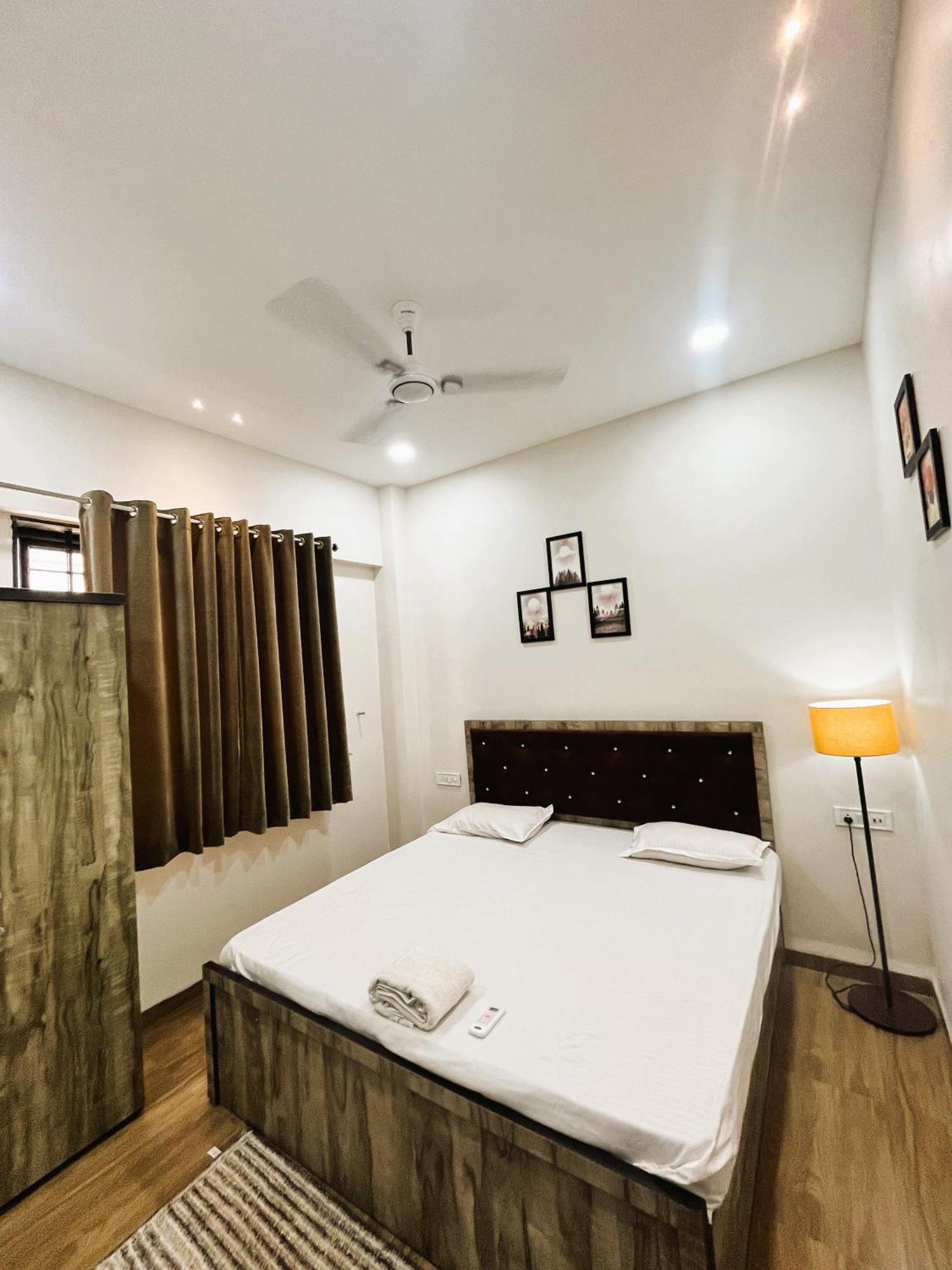 Shree Stay Inn Luxe' Holiday Home اوجاين المظهر الخارجي الصورة