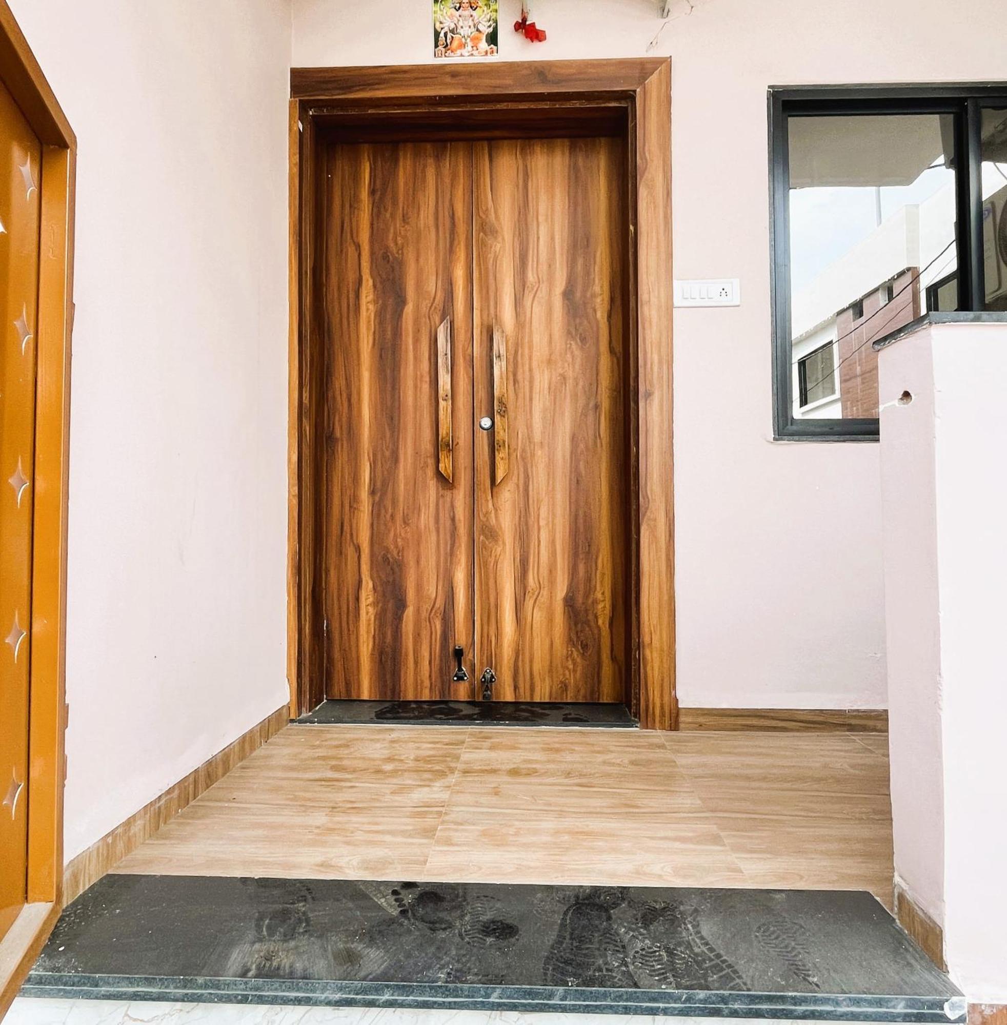 Shree Stay Inn Luxe' Holiday Home اوجاين المظهر الخارجي الصورة