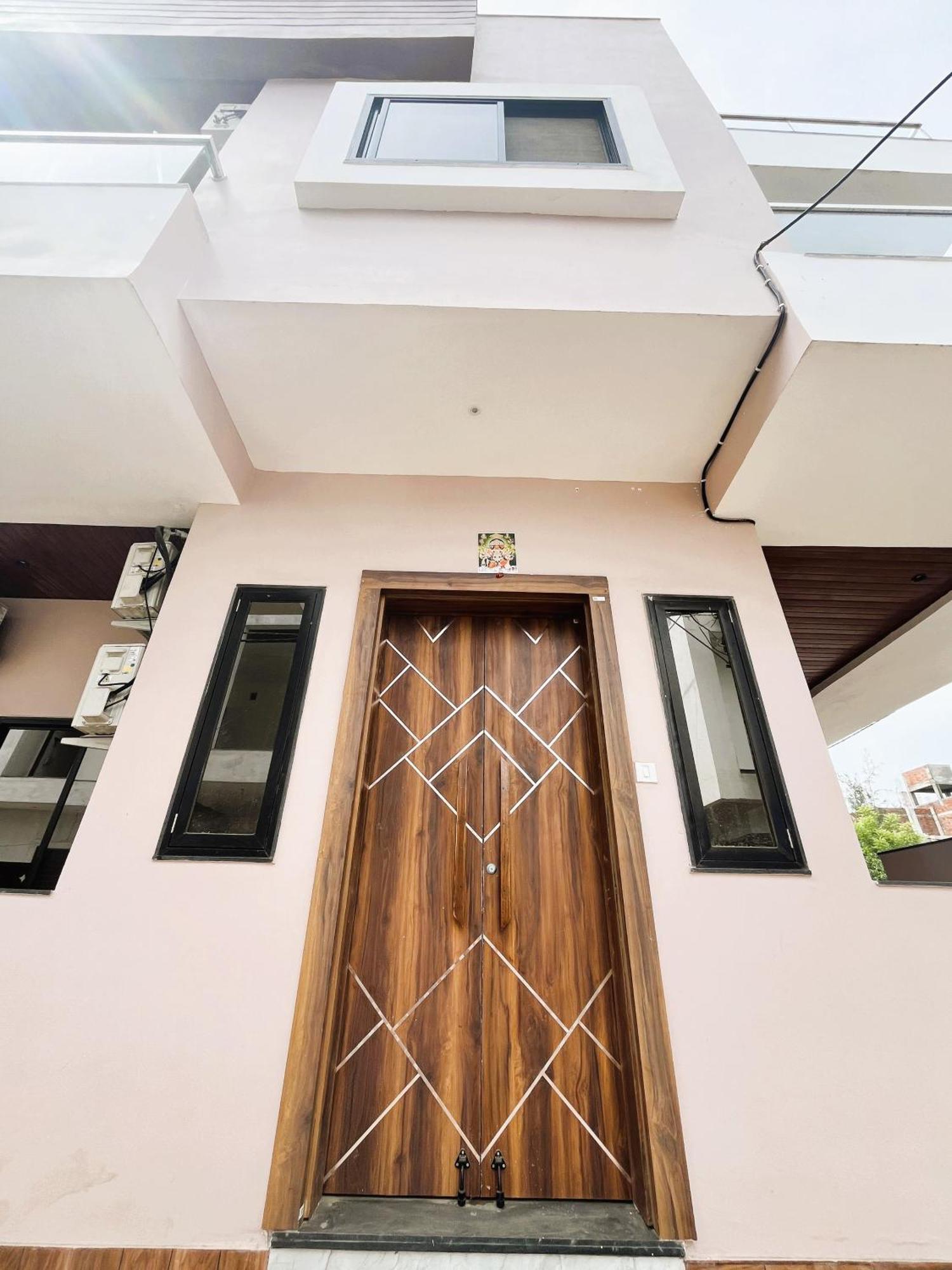 Shree Stay Inn Luxe' Holiday Home اوجاين المظهر الخارجي الصورة